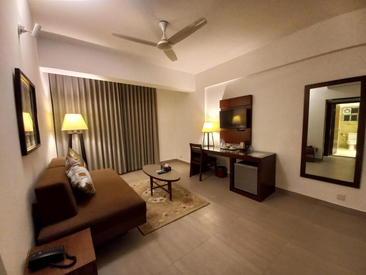 Royal Cox'S Bazar Hotell Exteriör bild